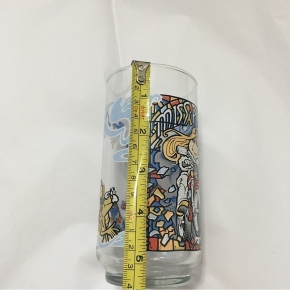McDonalds The Great Muppet Caper Miss Piggy glass - Picture 8 of 12